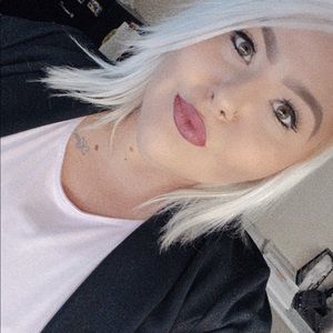 Meet your Posher, Desiree